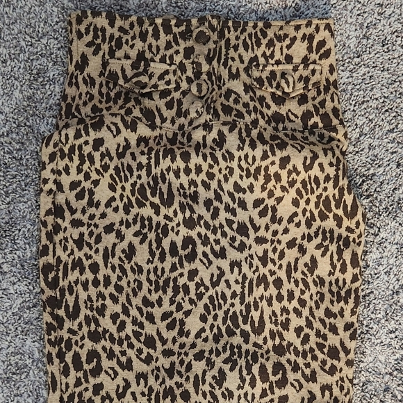 Forever 21 Dresses & Skirts - High Waist, Leopard, Knee length Bodycon Button Waisted skirt, size small